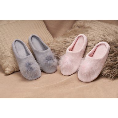 Pantufla de descanso para mujer diseño pompones, Baziani Vestuario