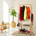 Colgador doble de bamboo con ruedas Muebles