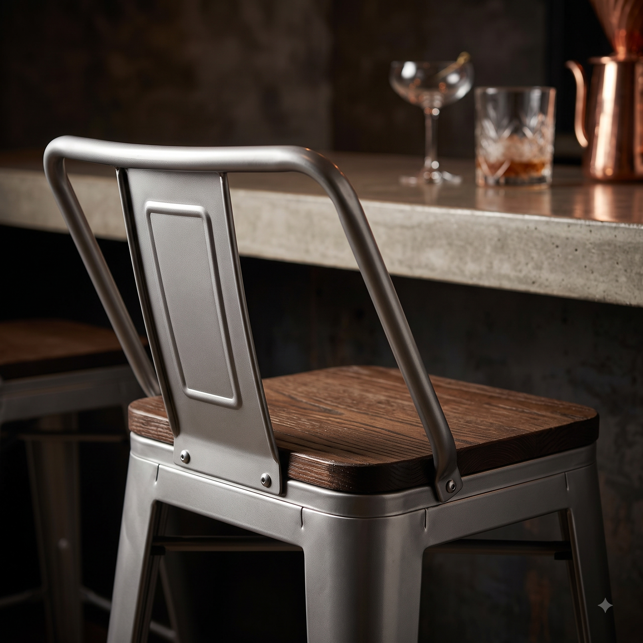 Pack 2 Taburetes Tolix con Base de madera y respaldo metal gris