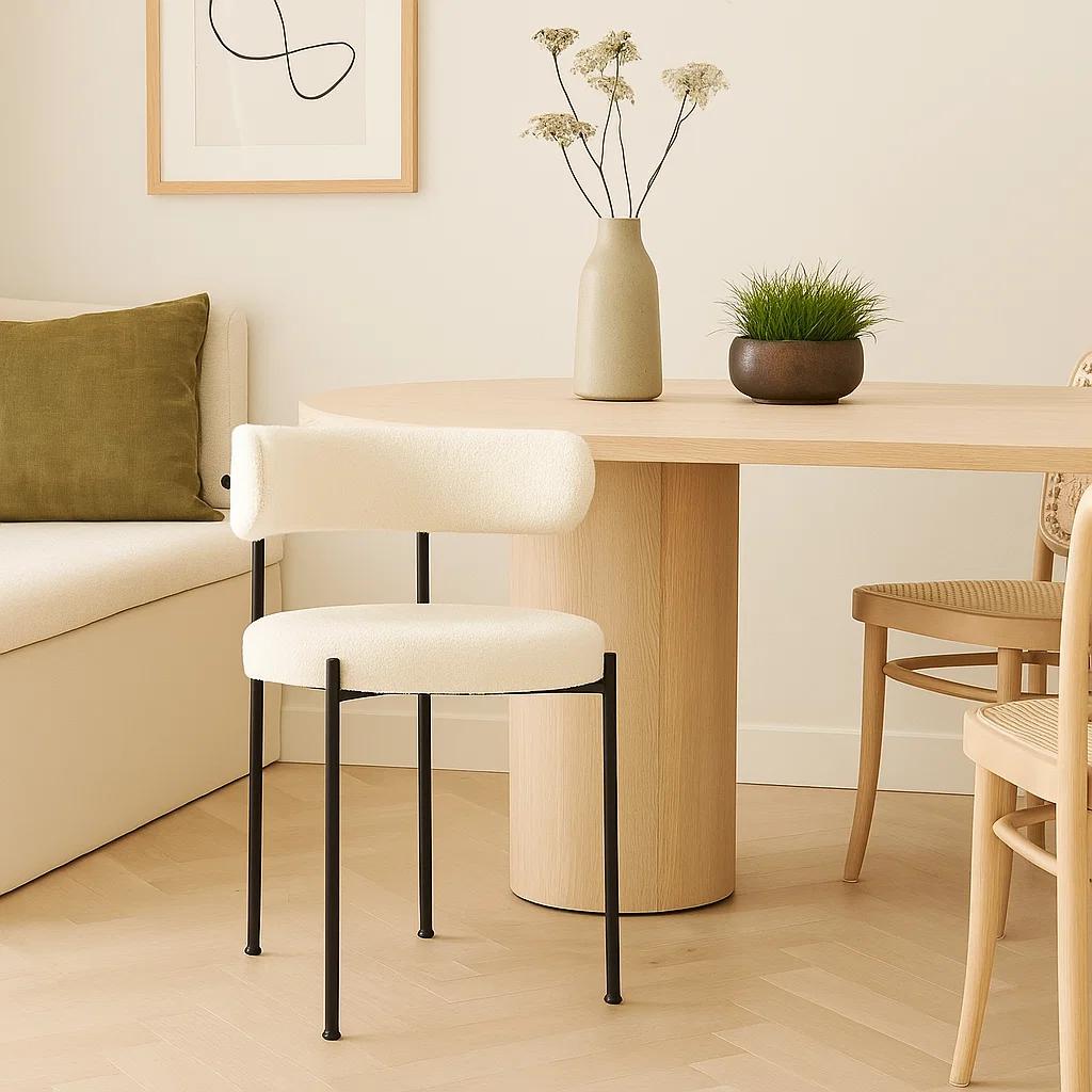 Silla Teddy de Tela con Patas Metálicas Negras - Crema