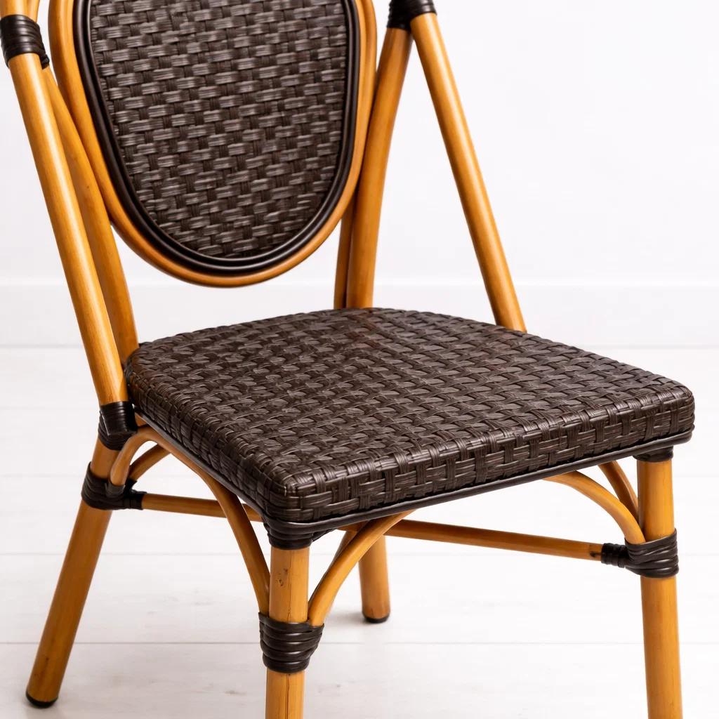 Silla de Exterior Estilo Francés con Marco Dorado y Ratán Oscuro
